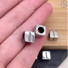 Бусина сталь куб буква I, цвет серебро 8 мм