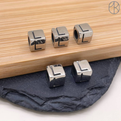 Бусина сталь куб буква L, цвет серебро 8 мм