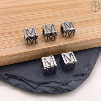 Бусина сталь куб буква M, цвет серебро 8 мм