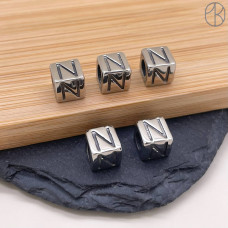 Бусина сталь куб буква N, цвет серебро 8 мм