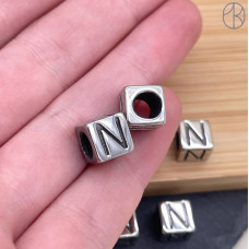 Бусина сталь куб буква N, цвет серебро 8 мм