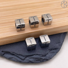 Бусина сталь куб буква T, цвет серебро 8 мм