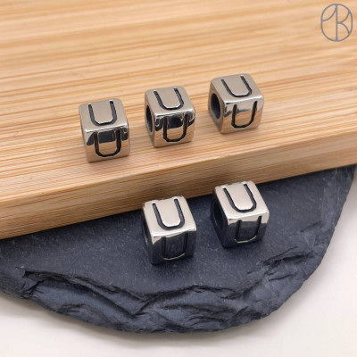 Бусина сталь куб буква U, цвет серебро 8 мм