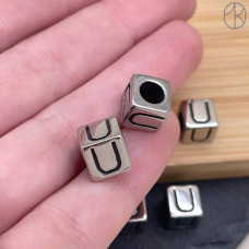 Бусина сталь куб буква U, цвет серебро 8 мм