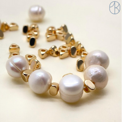 Бусина треугольник, цвет золото 4мм