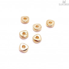 Бусина треугольник, цвет золото 6 мм