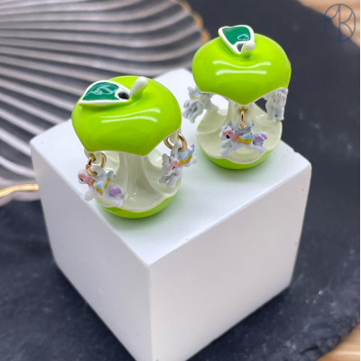 Бусина яблоко и лошадки зеленая эмаль 23х18 мм 