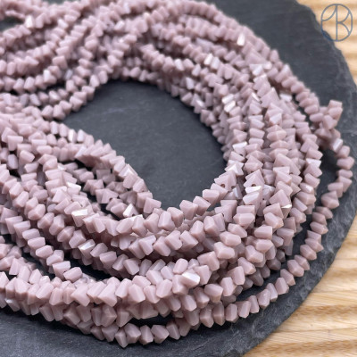 Чешское стекло №163 4,5 мм треугольник Чешское стекло №163 4,5 мм треугольник