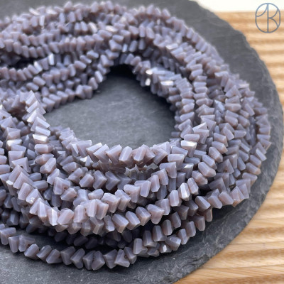 Чешское стекло №169 6 мм треугольник Чешское стекло №169 6 мм треугольник