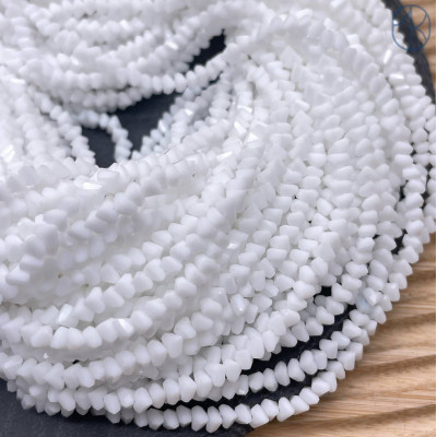 Чешское стекло №188 4,5 мм треугольник