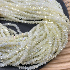 Чешское стекло №194 4,5 мм треугольник Чешское стекло №194 4,5 мм треугольник