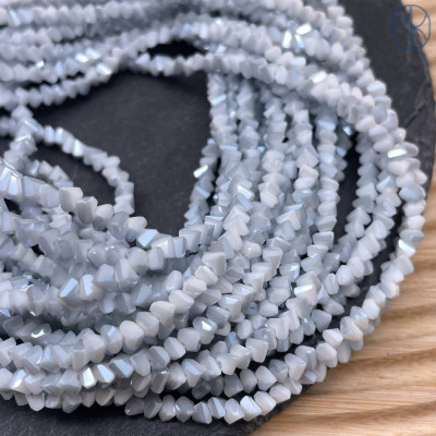 Чешское стекло №195 4,5 мм треугольник