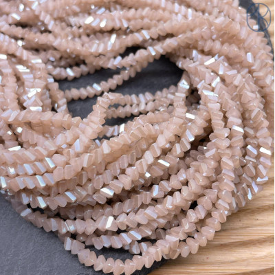 Чешское стекло №197 4,5 мм треугольник