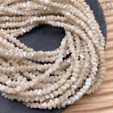 Чешское стекло №199 4,5 мм треугольник Чешское стекло №199 4,5 мм треугольник