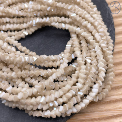 Чешское стекло №199 4,5 мм треугольник