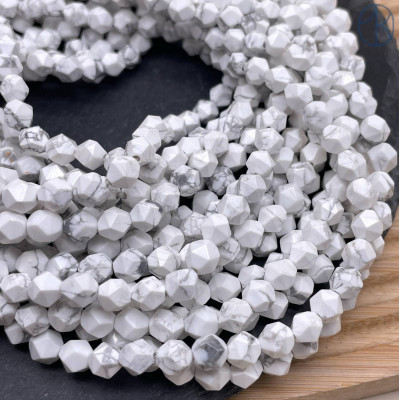 Говлит (магнезит) 5 мм огранка "Бриллиант" 