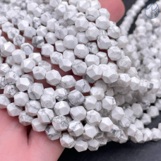 Говлит (магнезит) 5 мм огранка "Бриллиант" 