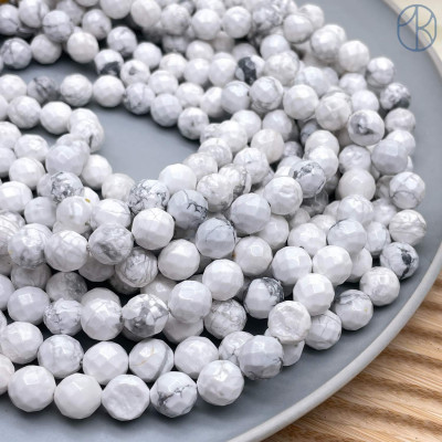 Говлит (магнезит) крупная огранка 10 мм (64 грани)