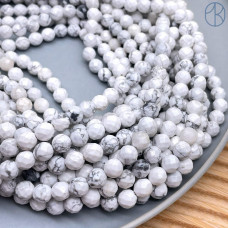 Говлит (магнезит) крупная огранка 8 мм (64 грани)