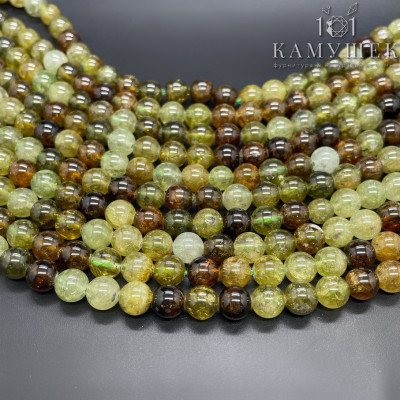 Гранат зеленый (гроссуляр)  №1 8 мм