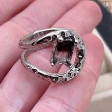 Кольцо бело-коричневый циркон, цвет серебро 