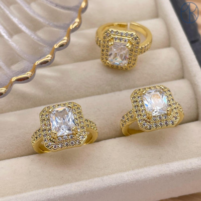 Кольцо циркон цвет золото 