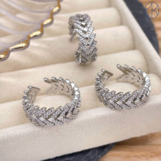 Кольцо цирконы цвет серебро 