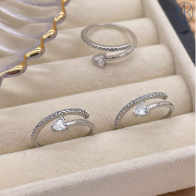 Кольцо цирконы цвет серебро 