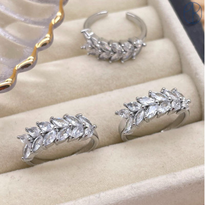 Кольцо цирконы цвет серебро 