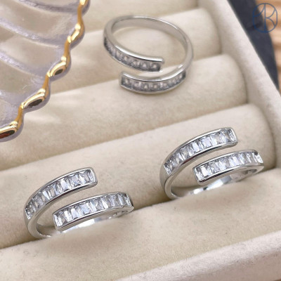 Кольцо цирконы цвет серебро 