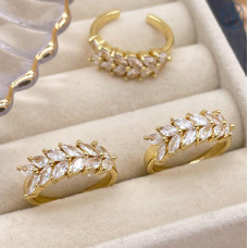 Кольцо цирконы цвет золото 