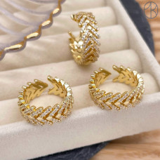 Кольцо цирконы цвет золото 