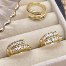 Кольцо цирконы цвет золото 