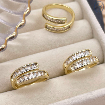 Кольцо цирконы цвет золото 