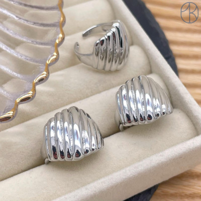 Кольцо цвет серебро