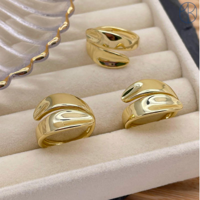 Кольцо цвет золото 