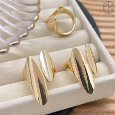 Кольцо цвет золото 