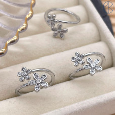Кольцо цветы цвет серебро 