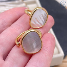 Кольцо фриформ перламутр, цвет золото 