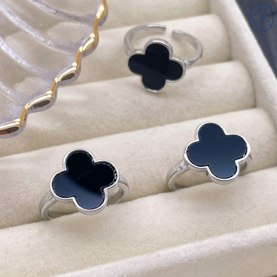 Кольцо клевер черный цвет серебро 