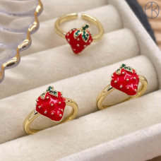 Кольцо клубника цвет золото 