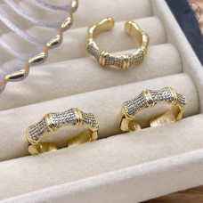 Кольцо косточки цирконы цвет золото 