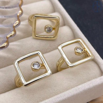 Кольцо квадрат циркон, цвет золото 