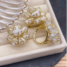 Кольцо лунный камень, цвет золото