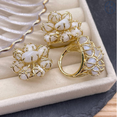 Кольцо лунный камень, цвет золото