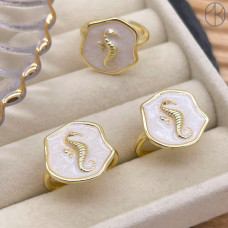 Кольцо морской конек блая эмаль цвет золото 