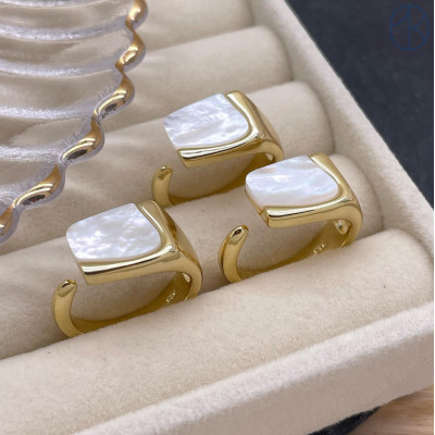 Кольцо перламутр, цвет золото 