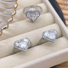 Кольцо сердце цирконы цвет серебро 