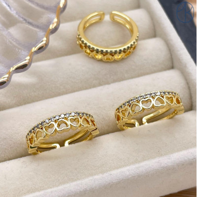 Кольцо сердце цирконы цвет золото  