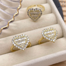 Кольцо сердце цирконы цвет золото 